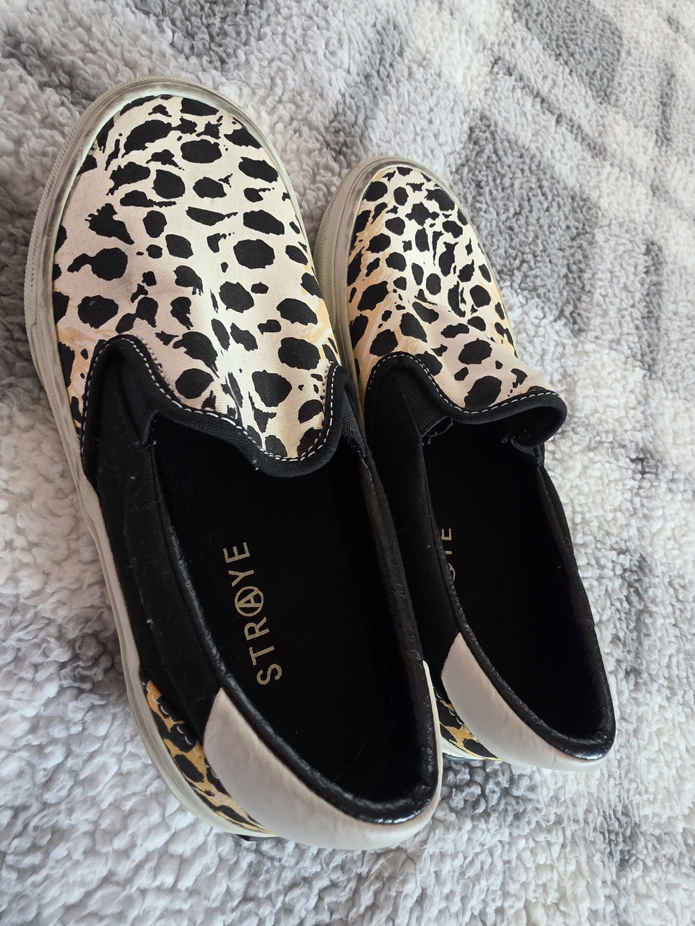 Stroye Black & White Animal-Print Slip-On Sneakers